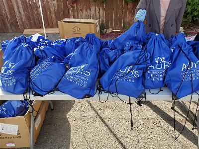 providing-thanksgiving-meals-to-go-for-the-homeless-pic03-auracademy