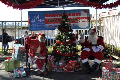 santa-cause-2020-toys-for-joy-pic04-auracademy