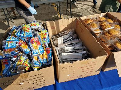 providing-thanksgiving-meals-to-go-for-the-homeless-pic05-auracademy