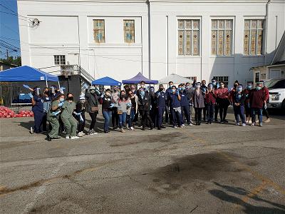 providing-thanksgiving-meals-to-go-for-the-homeless-pic01-auracademy