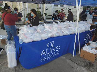 providing-thanksgiving-meals-to-go-for-the-homeless-pic02-auracademy